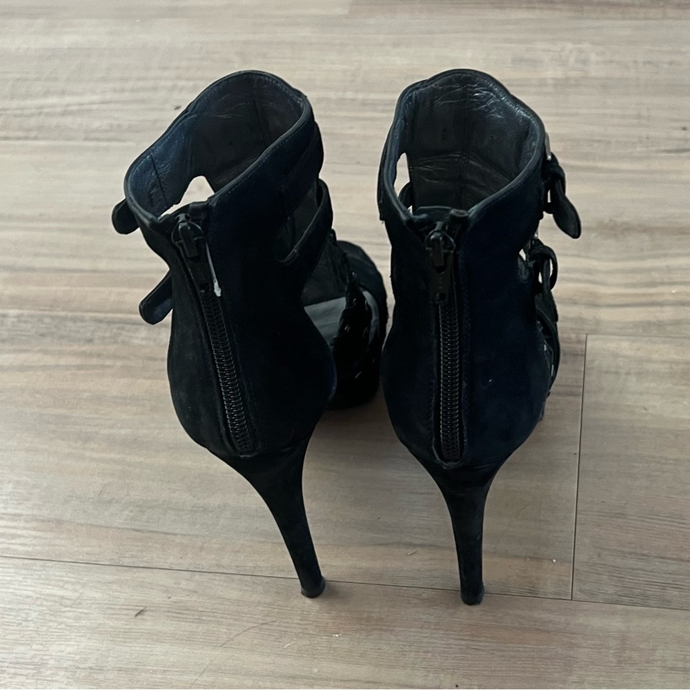 Stuart Weitzman black buckle suede rivet stiletto shoes in 6.5 - Picture 3 of 8
